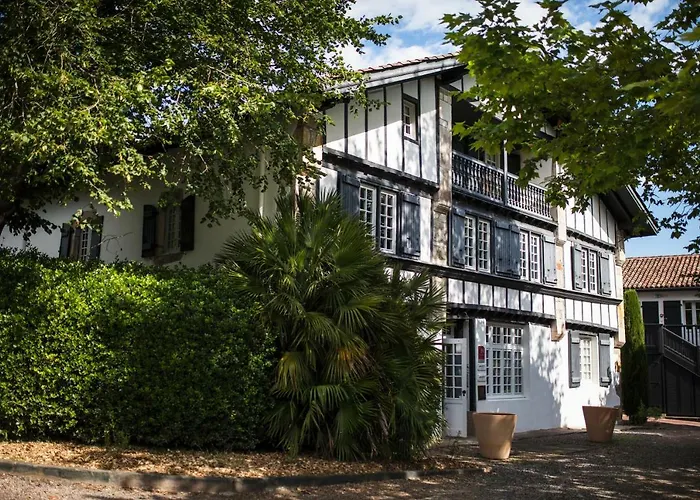 ローベルジュ バスク ルレ ＆ シャトー 4* サン・ペ・シュル・ニヴェル